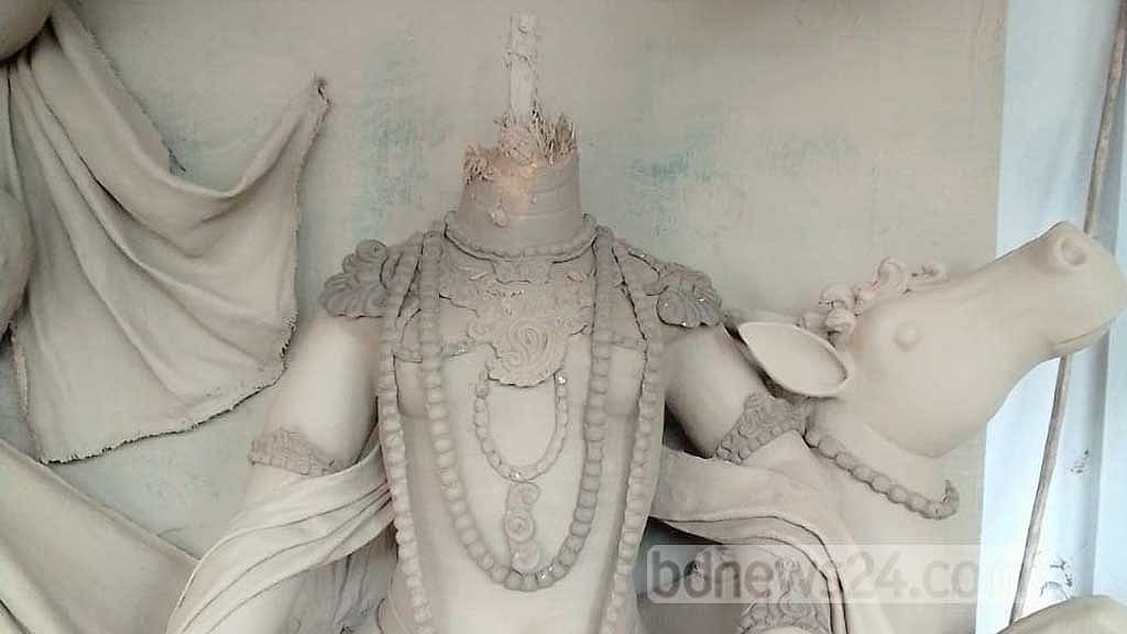 বরিশালে দুর্গা মন্দিরের প্রতিমা ভাঙচুর