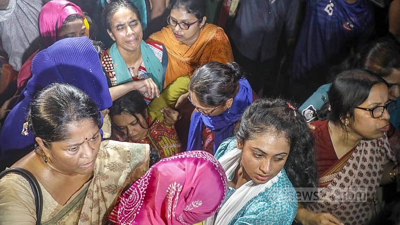 ইডেন কলেজে রোববার শাখা ছাত্রলীগের দুই পক্ষের মধ্যে মারামারি, ধাওয়া পাল্টা ধাওয়ার ঘটনা ঘটে।