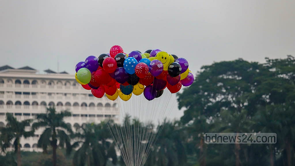খেলার বেলুনে ‘বোমার’ ঝুঁকি, টনক নড়বে কবে?