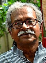 এম আর খায়রুল উমাম