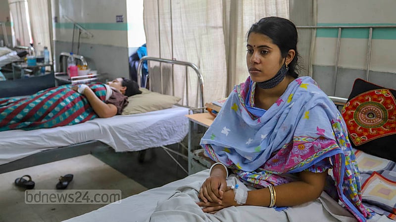 ডেঙ্গু আক্রান্ত গাজীপুরের কালিয়াকৈরের রিক্তা শাহা ঢাকার মগবাজারে হলি ফ্যামিলি রেড ক্রিসেন্ট হাসপাতালে ছয় দিন ধরে চিকিৎসাধীন।
