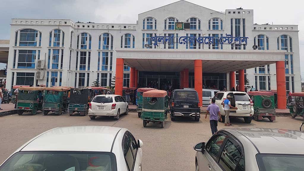খুলনা রেলওয়ে স্টেশন মাস্টারের অবৈধ সম্পদের খোঁজে দুদক