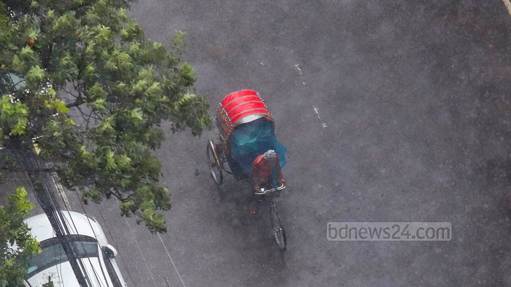 সাগরে লঘুচাপ, বৃষ্টিতে কমবে গরম