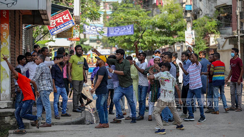 উত্তপ্ত হয়ে ওঠা রাজনীতি, গণতন্ত্রই শেষ পথ