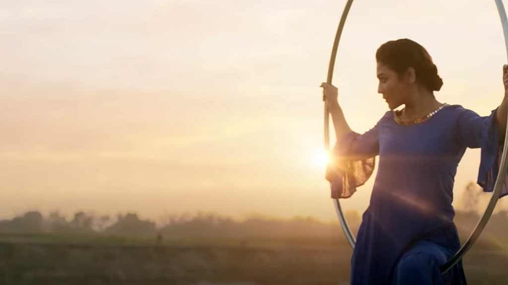 ট্রেইলারে সার্কাস, জাদু আর জয়া আহসান