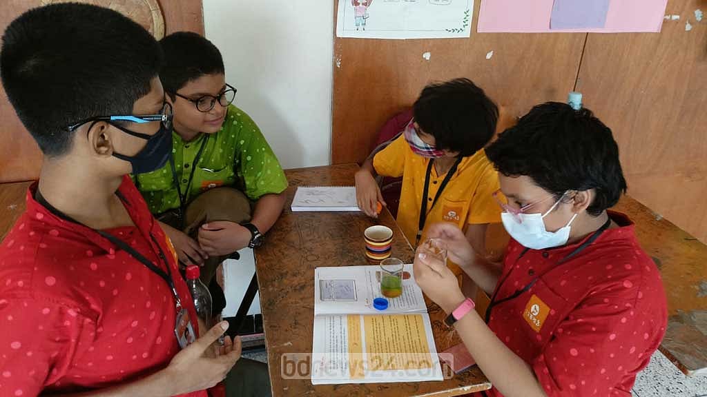 নতুন শিক্ষাক্রম: আনন্দের মাঝে অভাবও ‘অনেক’