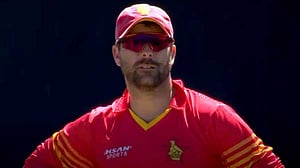অস্ট্রেলিয়াকে চমকে দিয়ে ৩ ওভারে ৫ উইকেট নিয়ে বার্লের রেকর্ড