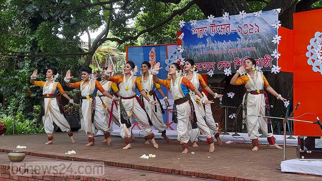 শারদ বন্দনায় প্রকৃতি রক্ষার প্রত্যয়