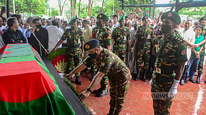 ফুলেল শ্রদ্ধায় সিক্ত সাজেদা চৌধুরী