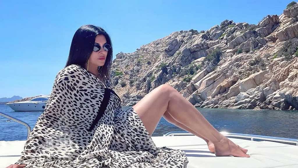 সুস্মিতা মন দিয়েছেন ওয়েব সিরিজে