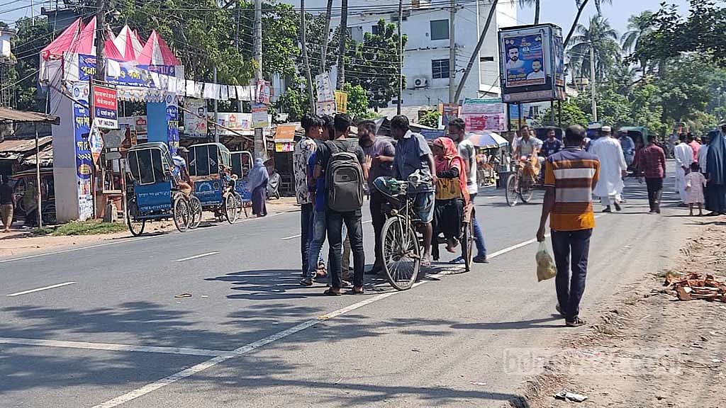 বাগেরহাটে বাস বন্ধ: দুর্ভোগে জনসাধারণ, পরীক্ষার্থী