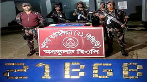 ভারত সীমান্তে ৫ কেজি সোনার বার ফেলে নদীতে ঝাঁপ