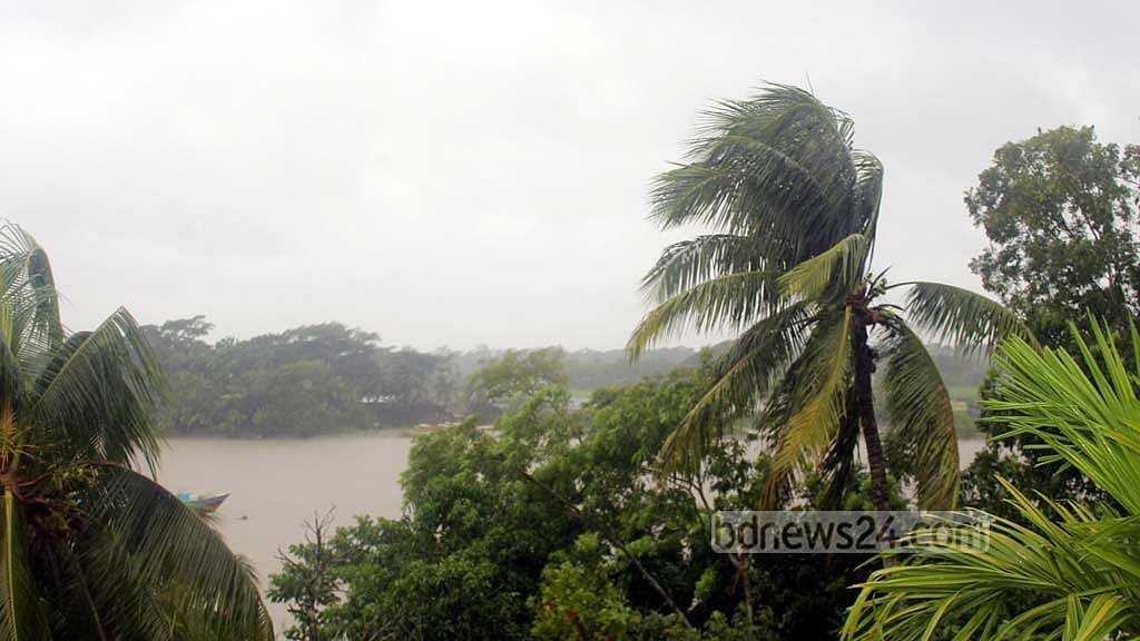 সিত্রাং: ভোলায় নৌযান চলাচল বন্ধ