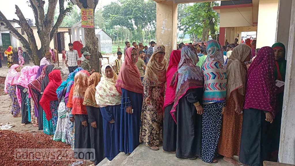 ভোট চলছে গাইবান্ধায়