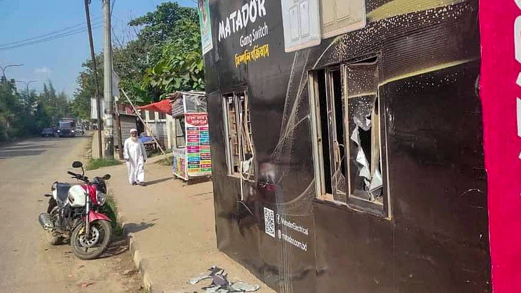 ট্রাফিক বক্সে হামলা: দেড় শতাধিক রিকশা চালকের বিরুদ্ধে মামলা