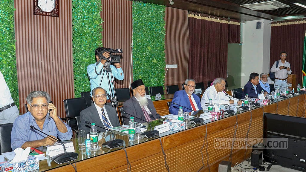 সাহস দিলেন সাবেকরা; ইসি পেল এগিয়ে চলার মন্ত্র