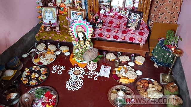 বাস্তবতা টান ফেলেছে লক্ষ্মীর প্রসাদেও