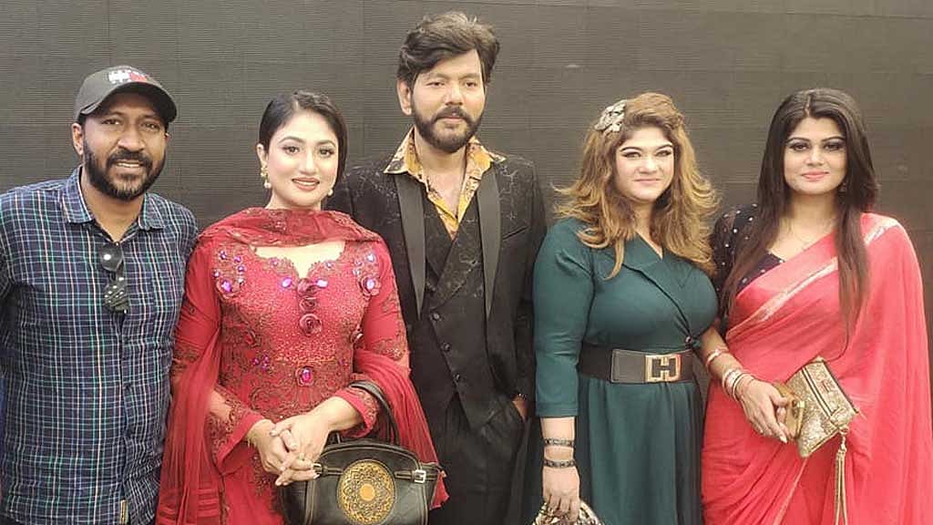 ‘রাগী’ সিনেমায় পর্দায় ফিরছেন ‘অন্য’ মুনমুন
