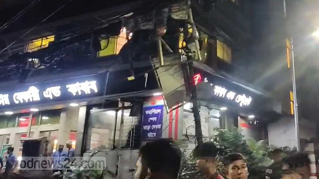 বনানীর স্টার কাবাবে অগ্নিকাণ্ড