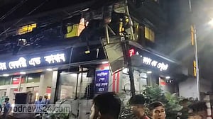 বনানীর স্টার কাবাবে অগ্নিকাণ্ড