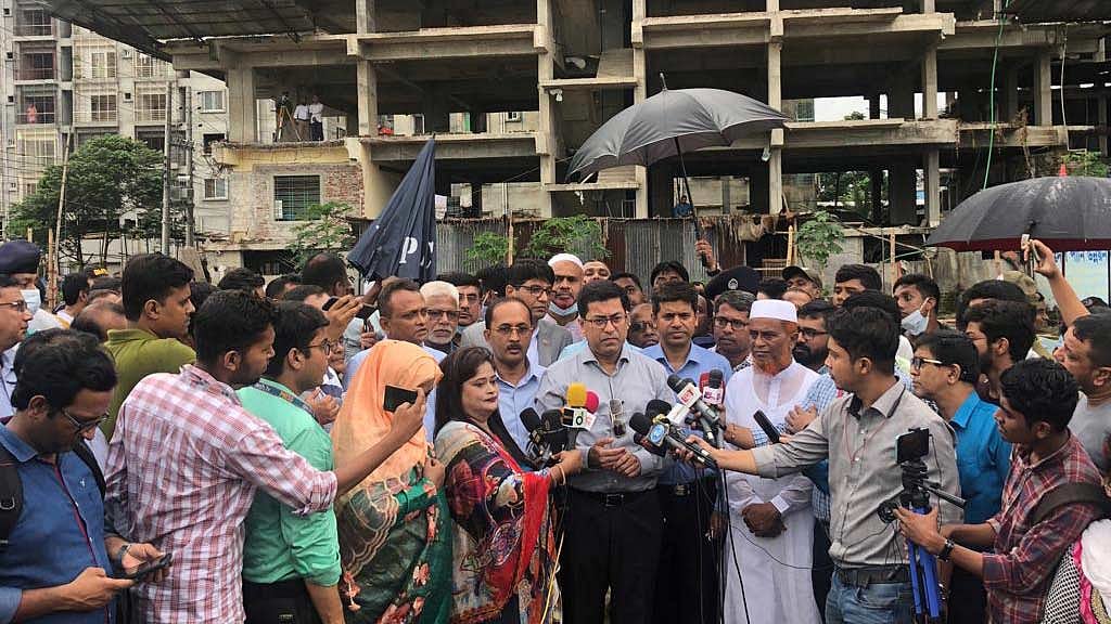 দখলদারদের খালের জায়গা ছাড়তে হুঁশিয়ারি মেয়র তাপসের