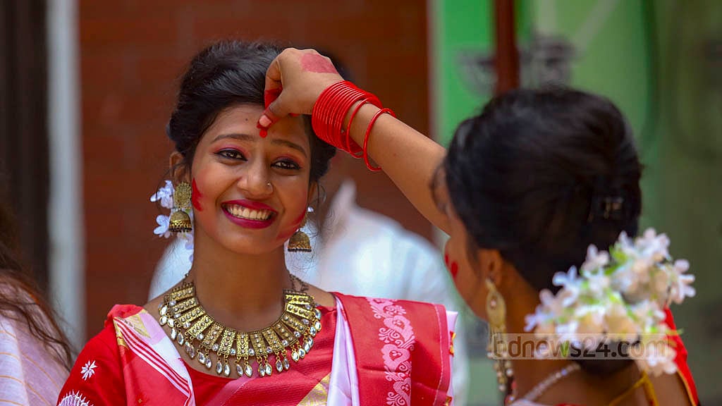 বিজয়ার আবিরমাখা বিদায় বেলা