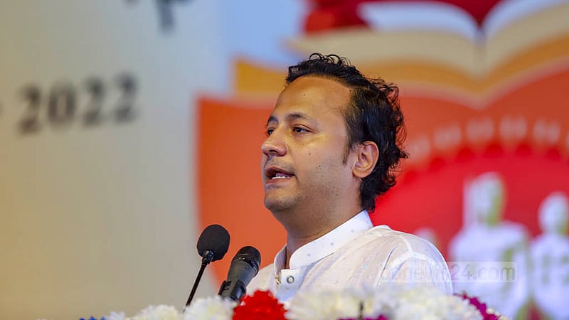 ঢাকা বিশ্ববিদ্যালয়ে প্রথমবারের মতো আয়োজিত গবেষণা-প্রকাশনা মেলার উদ্বোধনী অনুষ্ঠানে বক্তব্য দেন শিক্ষা উপমন্ত্রী মহিবুল হাসান চৌধুরী নওফেল।