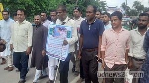 প্রধানমন্ত্রীর সাক্ষাতের আশায় দেড়শ কিলোমিটার হাঁটবেন দৃষ্টিপ্রতিবন্ধী শিক্ষক