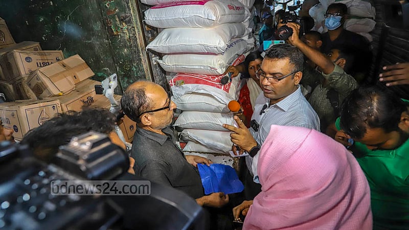 ঢাকার কারওয়ান বাজারে জাতীয় ভোক্তা অধিকার সংরক্ষণ অধিদপ্তরের অভিযানকালে চালান কপি না দেখাতে পারায় চিনির এক ডিলারকে ১০ হাজার টাকা জরিমানা করা হয়।