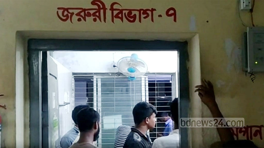 নেশা: অভিভাবককে বিচার দেওয়ায় দপ্তরিকে গলাকেটে হত্যা
