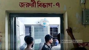 নেশা: অভিভাবককে বিচার দেওয়ায় দপ্তরিকে গলাকেটে হত্যা
