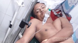 উখিয়ায় ক্যাম্পে মুখোশধারীর গুলিতে আহত রোহিঙ্গা যুবক