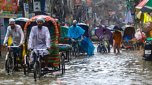 সিত্রাংয়ের বৃষ্টিতে ঢাকায় জলাবদ্ধতা