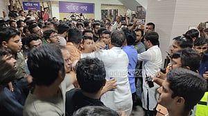 হাসপাতালে ভাঙচুর: রাবির ৩০০ শিক্ষার্থীর বিরুদ্ধে মামলার আবেদন
