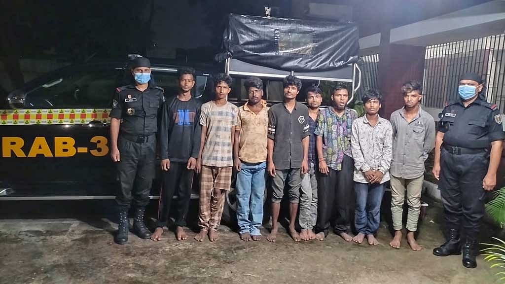 বিদ্যুৎ বিপর্যয়ের রাতে ঢাকায় গ্রেপ্তার ২৪ ছিনতাইকারী