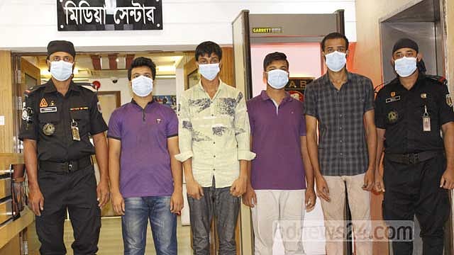 জাল টাকা তৈরির অভিযোগে ৪ জন গ্রেপ্তার