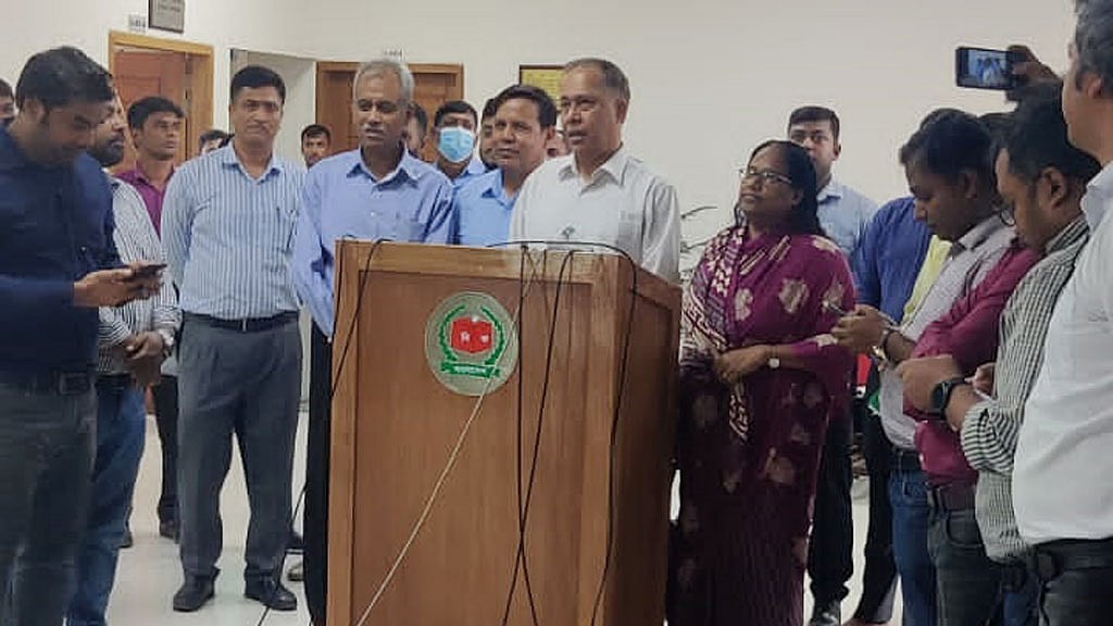 এনআইডি নিক, নির্বাচন নিয়ে যেতে চাইলে তখন কথা বলব: সিইসি