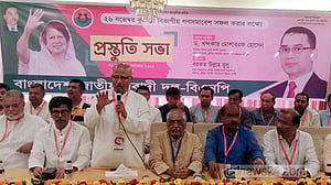 শ্রমিকদের ধর্মঘটে বাধ্য করছে সরকার: মোশাররফ