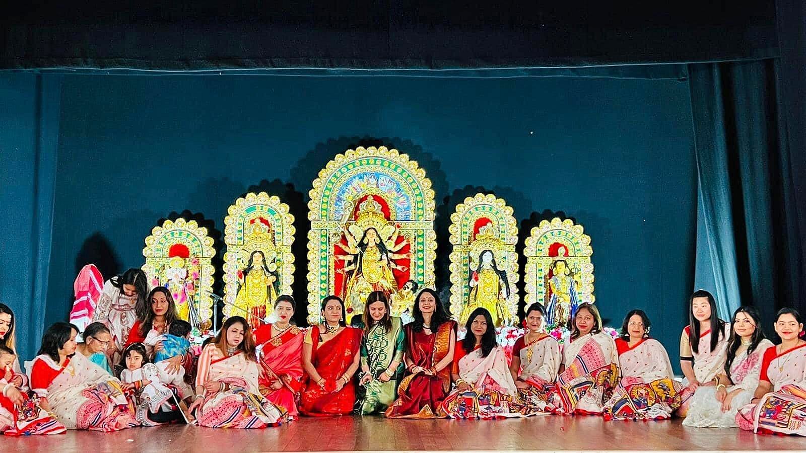 সিডনিতে ‘ত্রিনয়ণী’র দুর্গা পূজা, উৎসবে মেতেছেন প্রবাসীরা