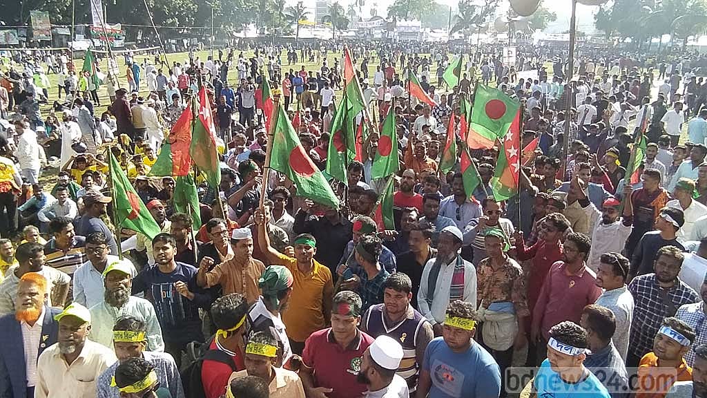 রংপুরে খণ্ড খণ্ড মিছিল নিয়ে সমাবেশস্থলে বিএনপি নেতা-কর্মীরা