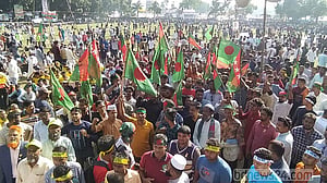 রংপুরে খণ্ড খণ্ড মিছিল নিয়ে সমাবেশস্থলে বিএনপি নেতা-কর্মীরা
