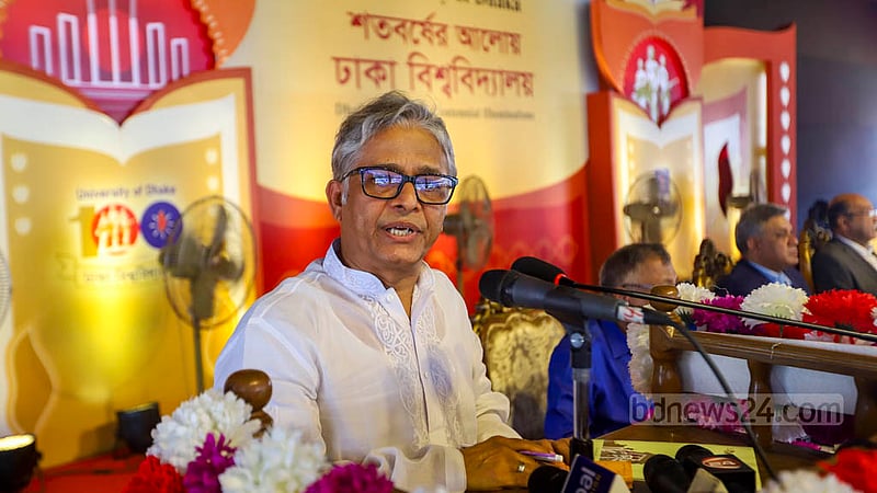 ঢাকা বিশ্ববিদ্যালয়ে প্রথমবারের মতো আয়োজিত গবেষণা-প্রকাশনা মেলার উদ্বোধনী অনুষ্ঠানে বক্তব্য দেন ঢাকা বিশ্ববিদ্যালয়ের উপাচার্য অধ্যাপক মো. আখতারুজ্জামান।