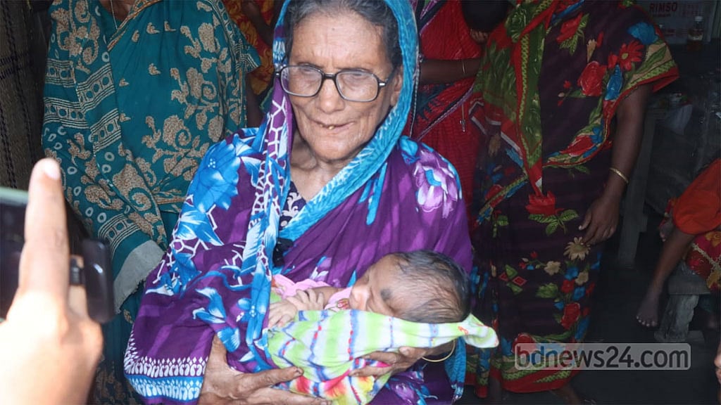 ঘূর্ণিঝড়ে জন্ম নেওয়া শিশুর নাম সিত্রাং, ডিসির উপহার