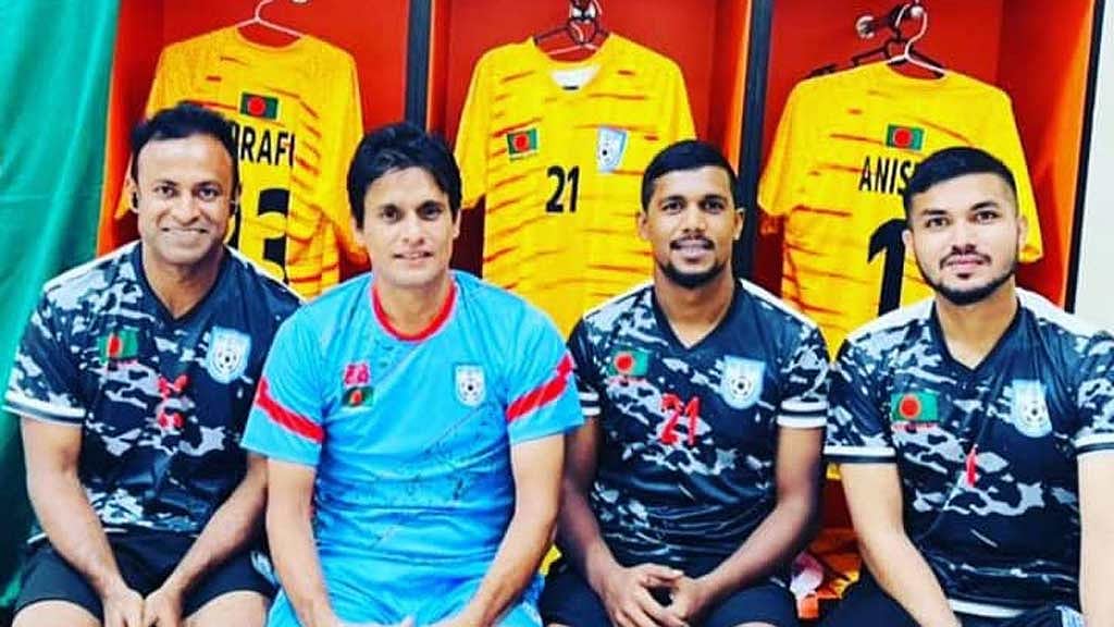 জাতীয় দল ছেড়ে শেখ জামালের দায়িত্বে ফিরলেন বিপ্লব