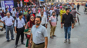 গণপরিবহনের আকালে ভোগান্তি