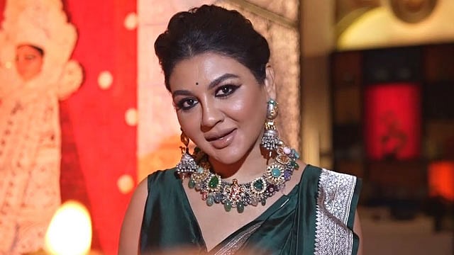 পূজায় সাজগোজ আর ইলিশের রেসিপি দিলেন জয়া