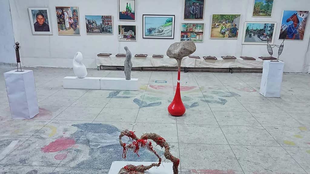 জবিতে শিল্পকর্ম প্রদর্শনীর পর্দা নামল