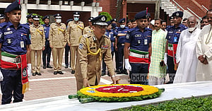 বঙ্গবন্ধুর সমাধিতে নতুন আইজিপির শ্রদ্ধা