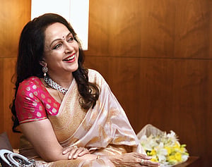 জন্মদিনে এক পলকে ‘ড্রিম গার্ল’ হেমা মালিনী