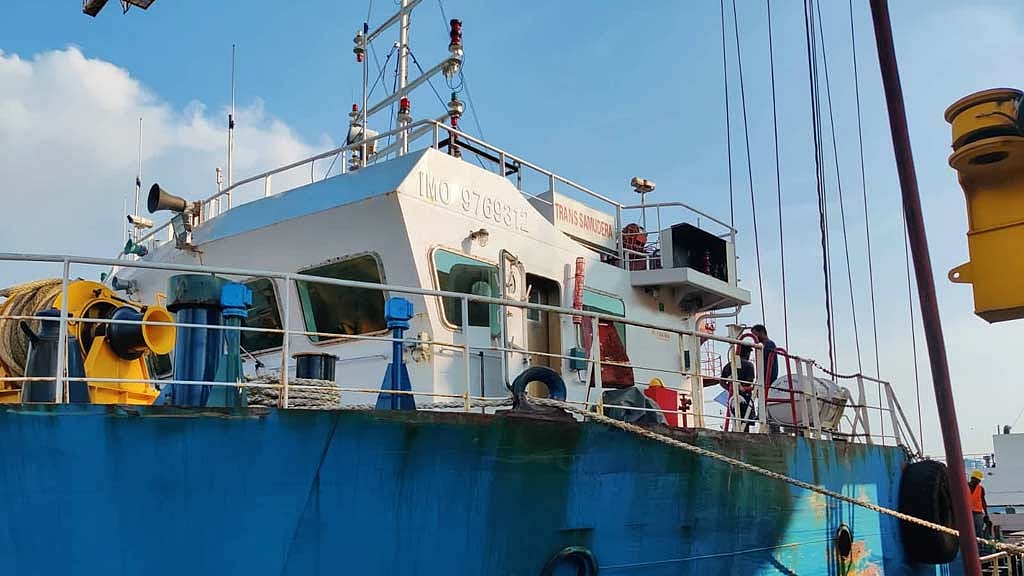 মেঘালয়ের চা পাতা চট্টগ্রাম বন্দর হয়ে কলকাতার পথে